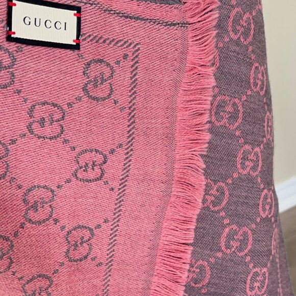 Gucci GG Wool Scarf in Graphite/Pink - Picture 12 of 14